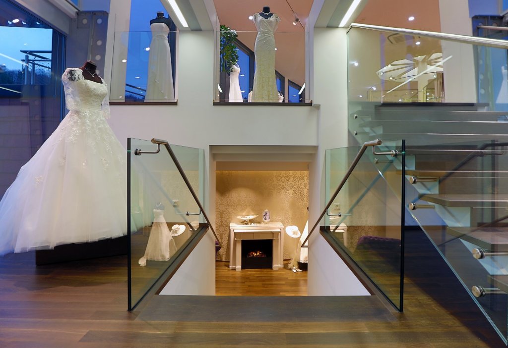 Steinecker Randegg - Brautkleider - Hochzeitsanzüge - Mode für jeden Anlass  \u0026 Fashion - Brautkleid \u0026 Bräutigamanzug - Alles für die Hochzeit