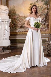 DRESSMYYES-NR19-DY1-4260OVERSKIRT-FRONT-Brautkleid-Figurbetont-Elegant
