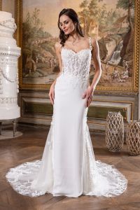 DRESSMYYES-NR23-DY1-4373-FRONT-Brautkleid-Figurbetont