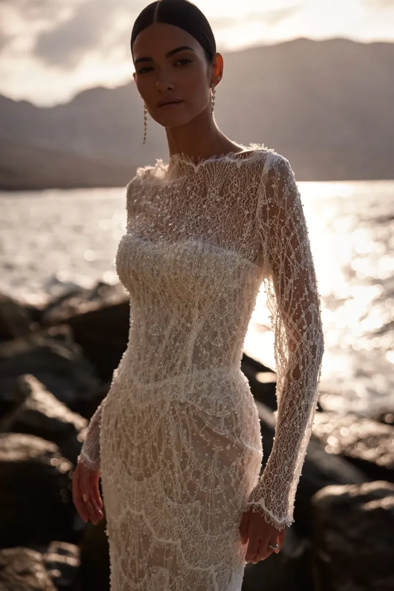 MILLA-NOVA-5464_Esmera-Brautkleid-Figurbetont