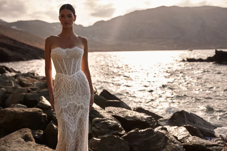 MILLA-NOVA-5466_Esmera-Brautkleid-Figurbetont