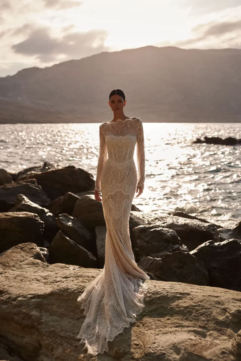 MILLA-NOVA-5468_Esmera-Brautkleid-Figurbetont