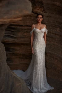 MILLA-NOVA-5641_Romiata-Brautkleid-Figurbetont