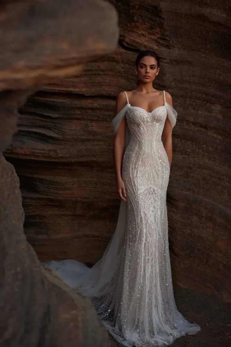 MILLA-NOVA-5641_Romiata-Brautkleid-Figurbetont