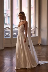 MILLA-NOVA-6093_Thalassa -Brautkleid-Figurbetont