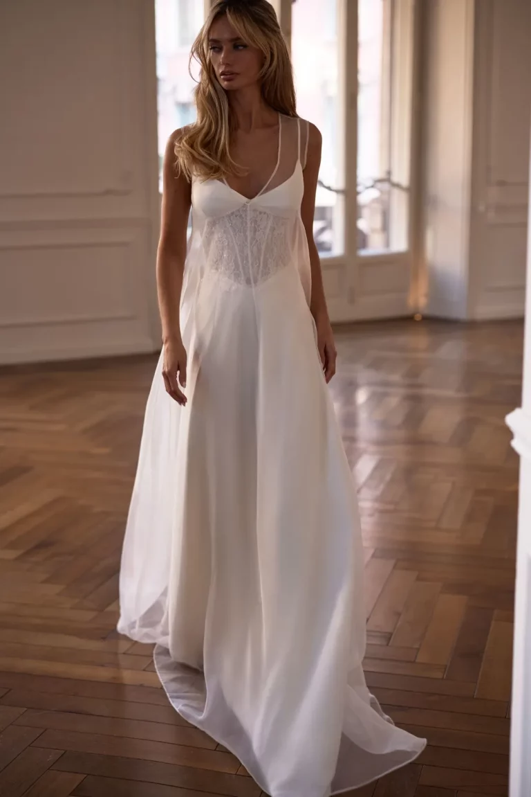 MILLA-NOVA-6095_Thalassa -Brautkleid-Figurbetont