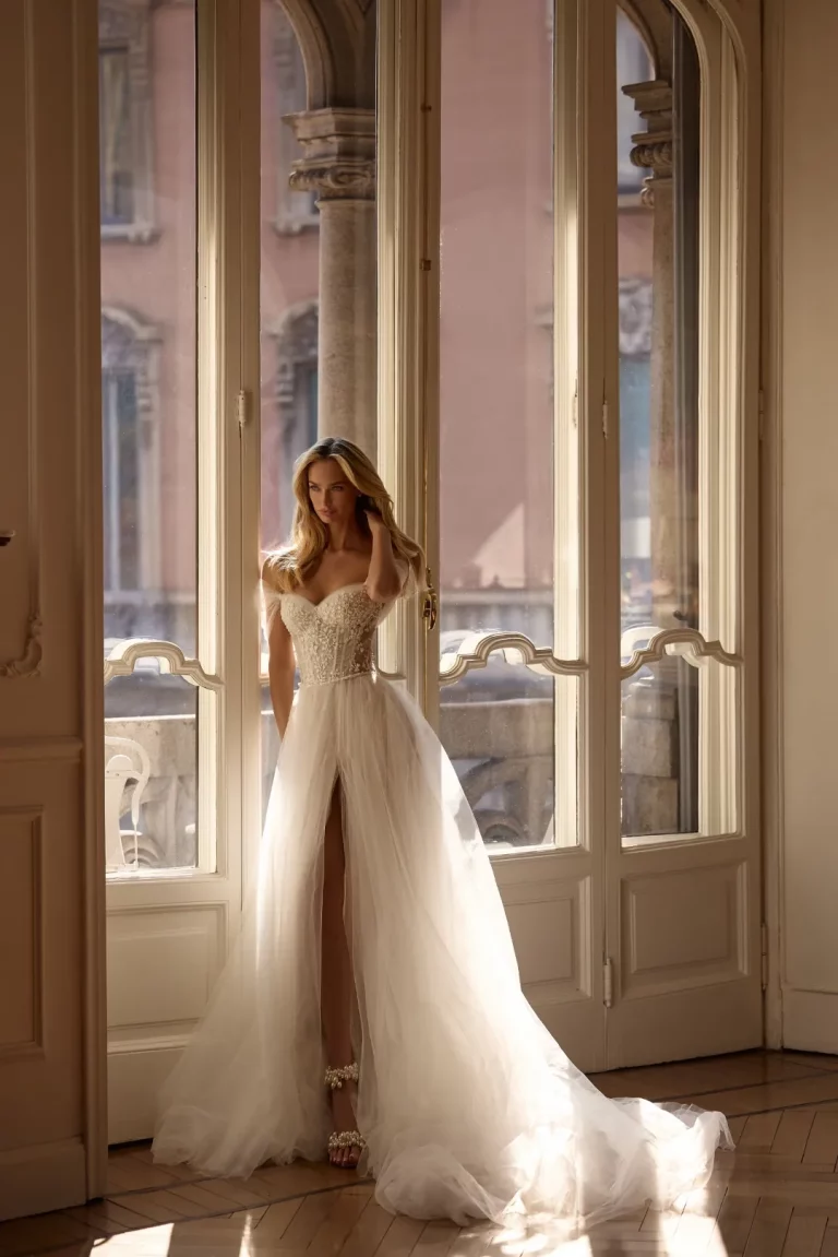 MILLA-NOVA-6205_Gertruda-Brautkleid-Prinzessin