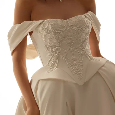 Melory-Savine-229A3329_1-Brautkleid-Elegant