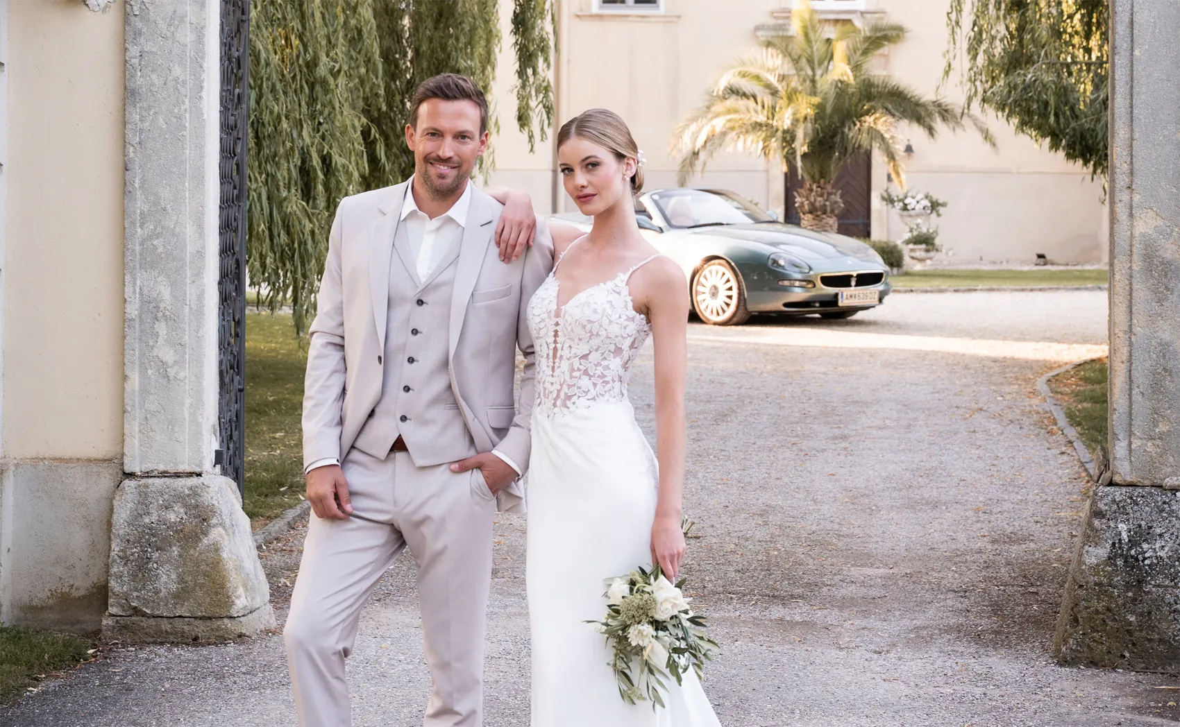 Figurbetonte Brautkleider bei Steinecker