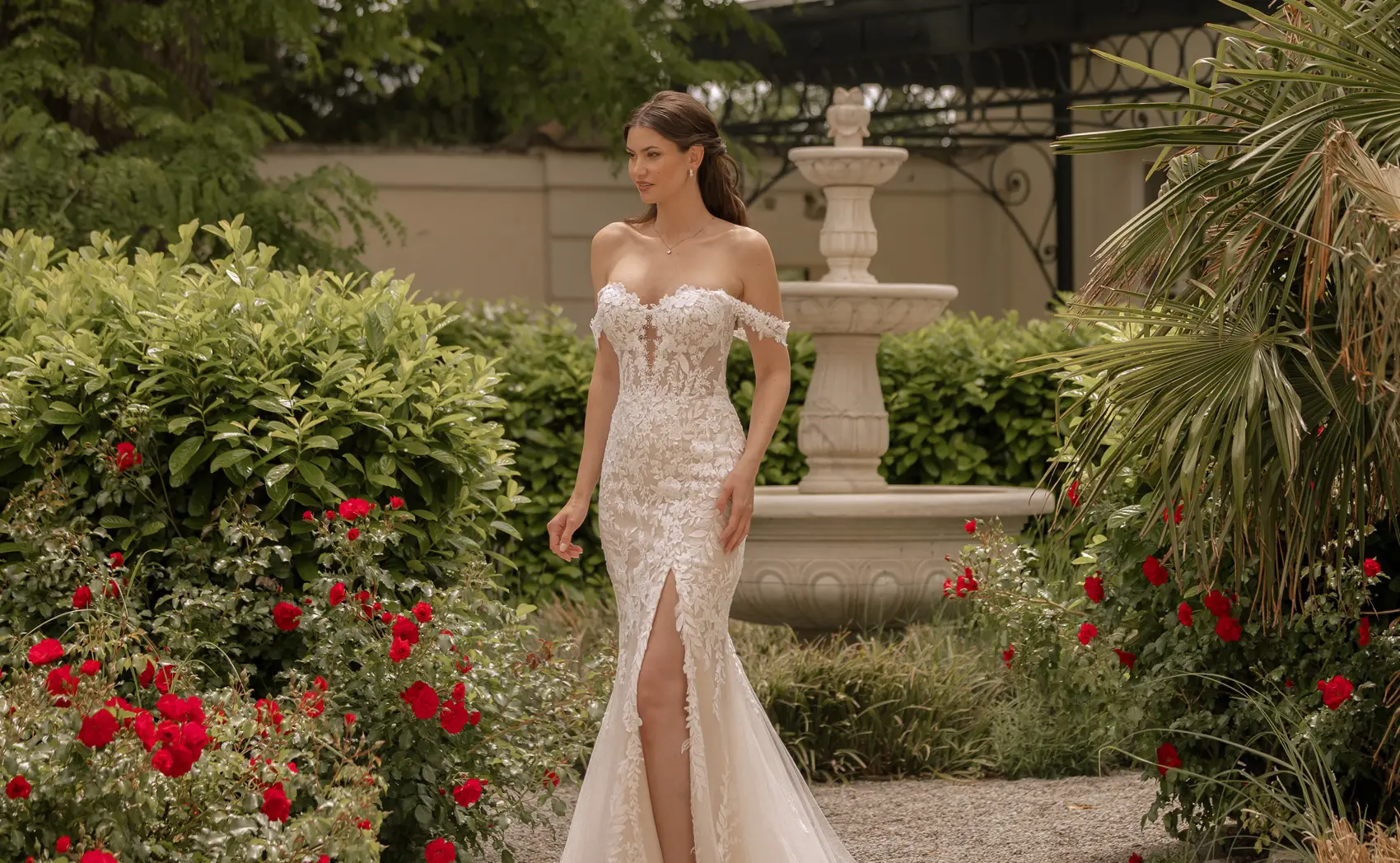 Figurbetonte Hochzeitskleider und Brautkleider – Steinecker