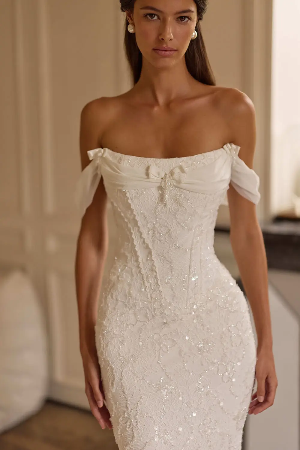 MILLA-NOVA-10212_Evolis-Brautkleid-figurbetont