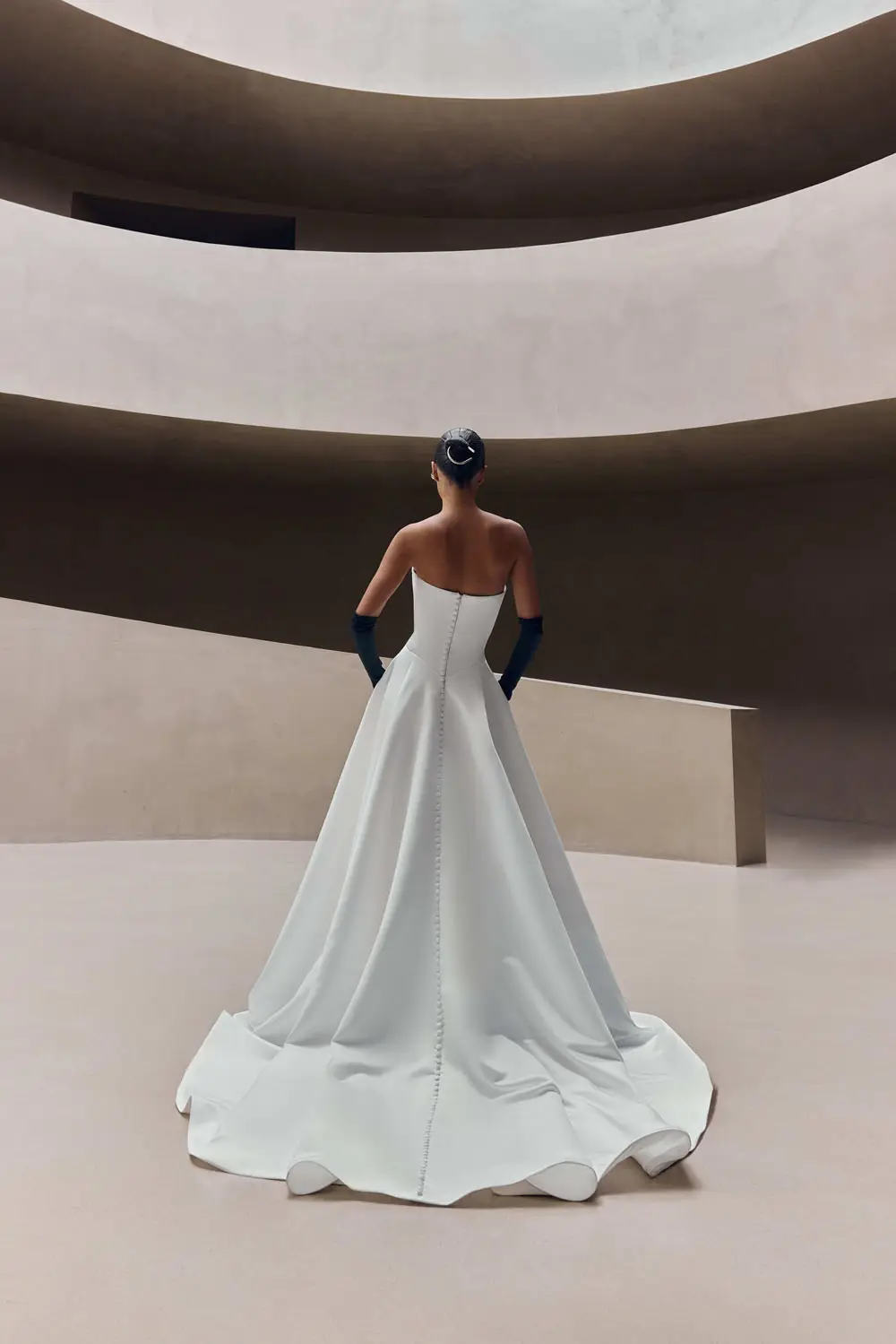 MILLA-NOVA-13992_Avalora-Brautkleid-schlicht-elegant