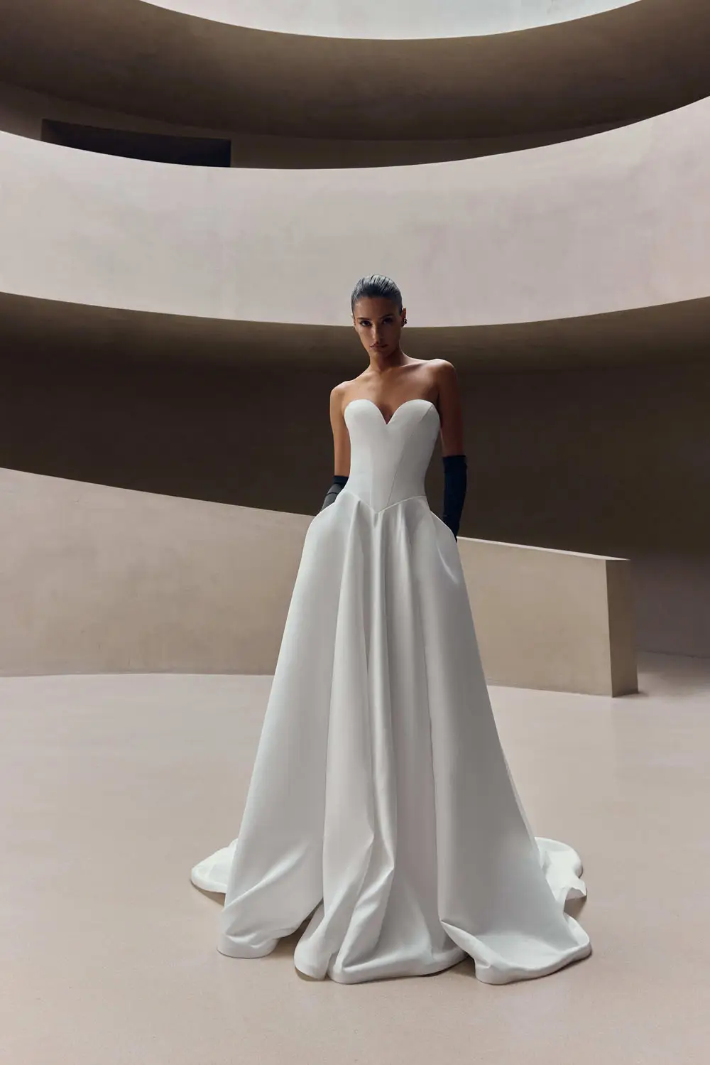 MILLA-NOVA-13993_Avalora-Brautkleid-schlicht-elegant