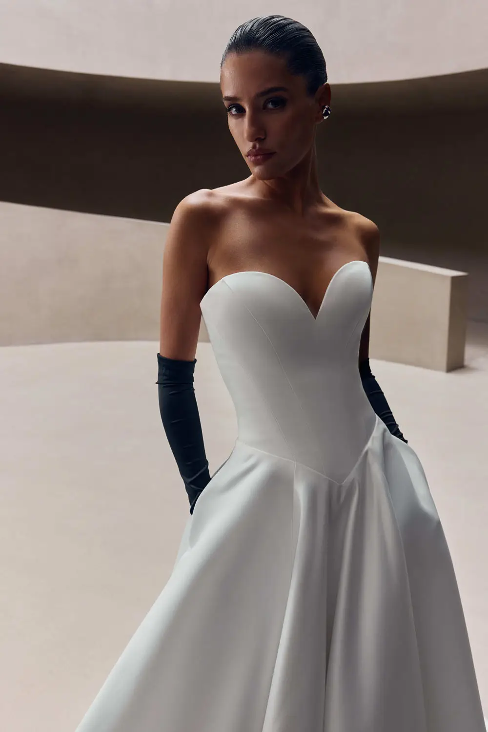 MILLA-NOVA-13994_Avalora-Brautkleid-schlicht-elegant