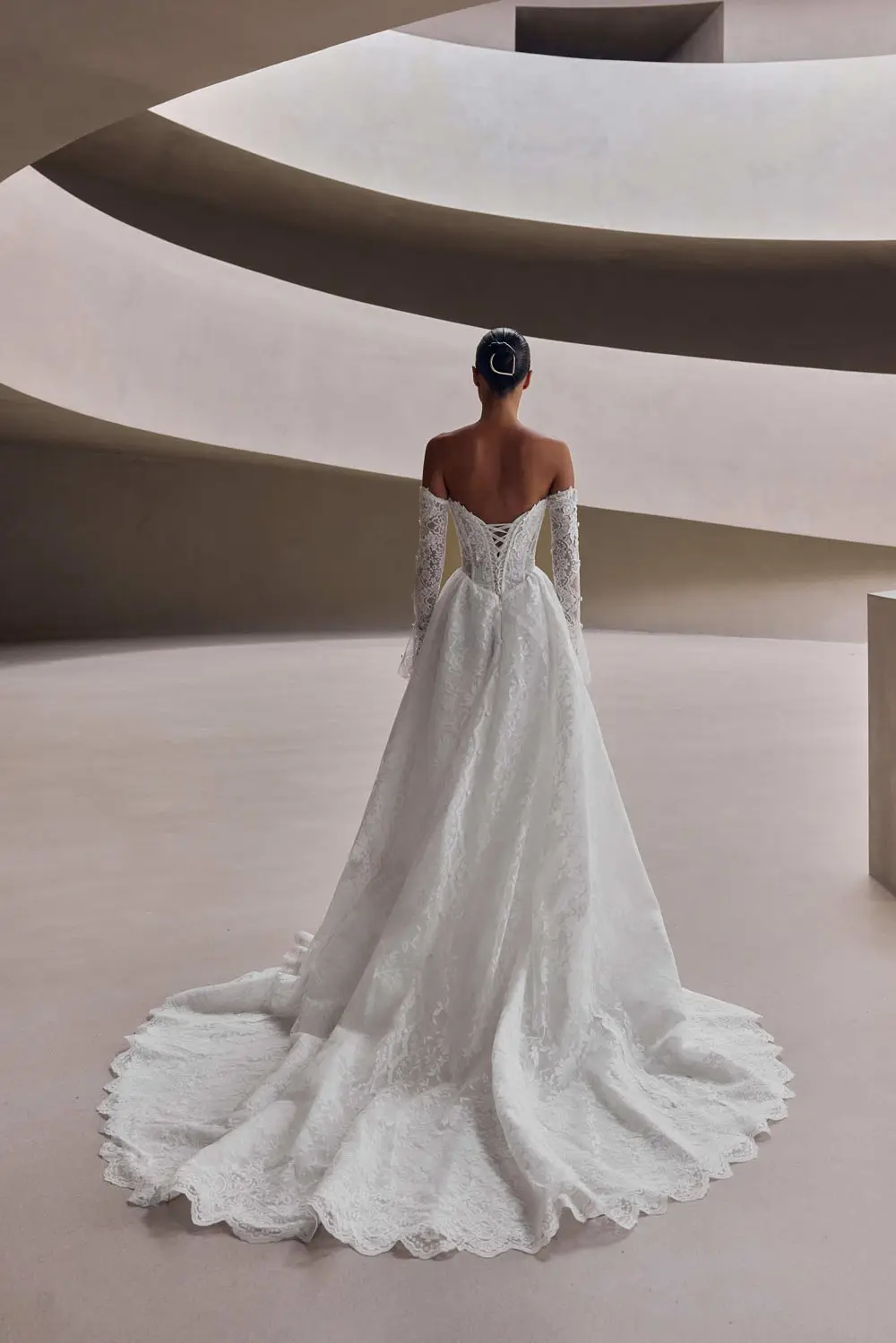 MILLA-NOVA-14001_Calivora-Brautkleid-Prinzessin