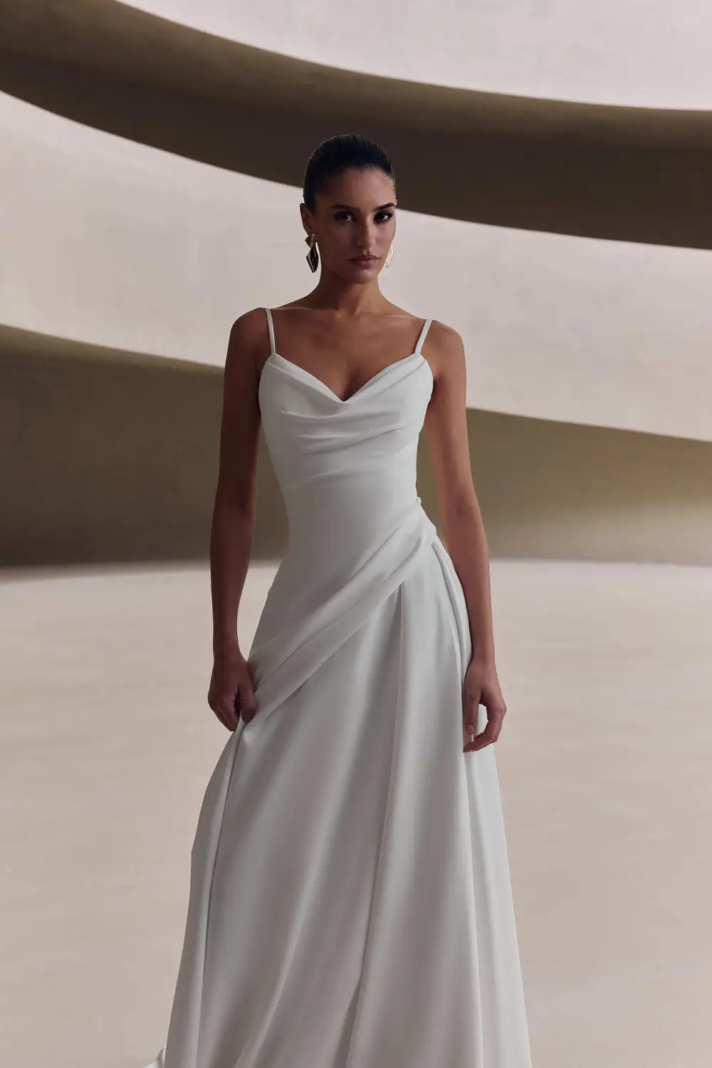 MILLA-NOVA-14009_Calverra-Brautkleid-elegant-schlicht