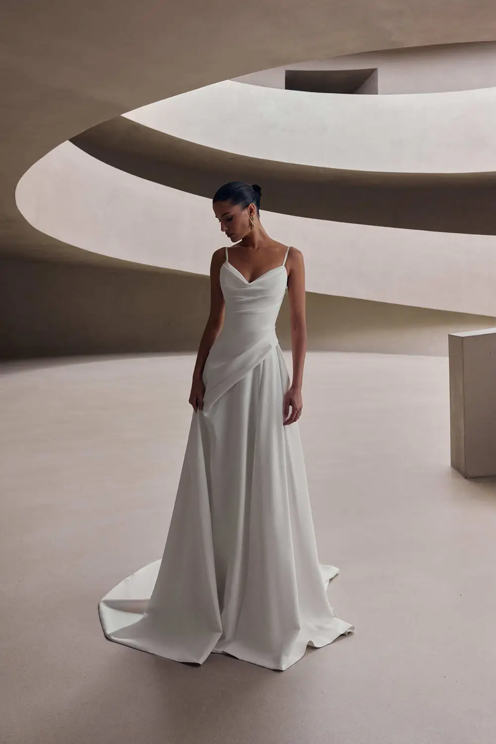 MILLA-NOVA-14011_Calverra-Brautkleid-elegant-schlicht