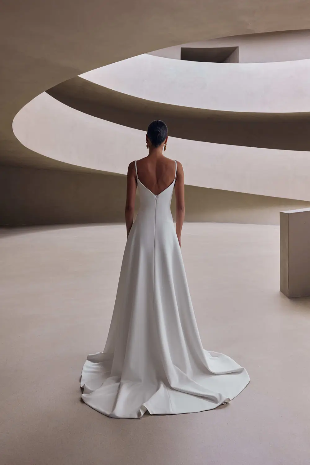 MILLA-NOVA-14012_Calverra-Brautkleid-elegant-schlicht