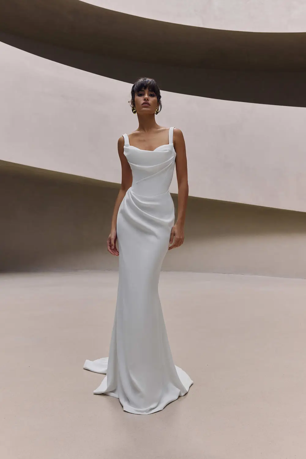 MILLA-NOVA-14014_Celisetta-Brautkleid-figurbetont-elegant-schlicht