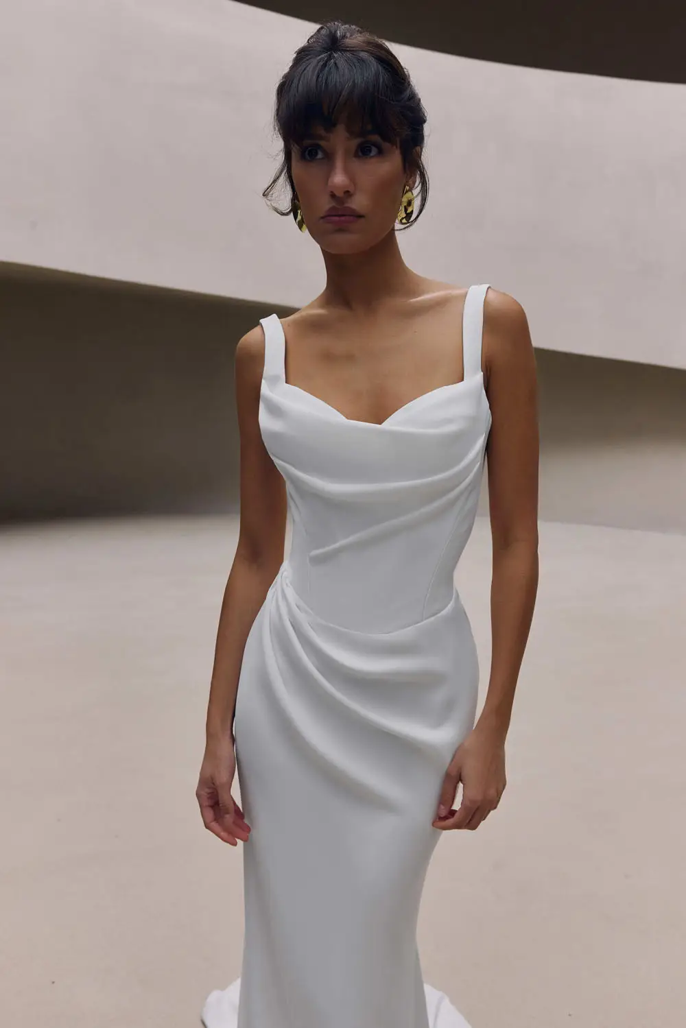 MILLA-NOVA-14017_Celisetta-Brautkleid-figurbetont-elegant-schlicht