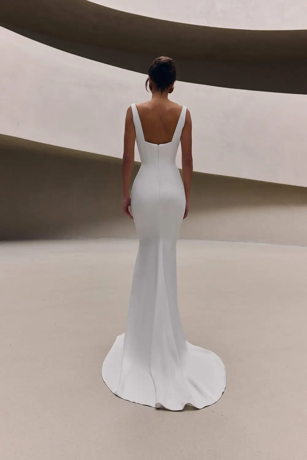 MILLA-NOVA-14019_Celisetta-Brautkleid-figurbetont-elegant-schlicht