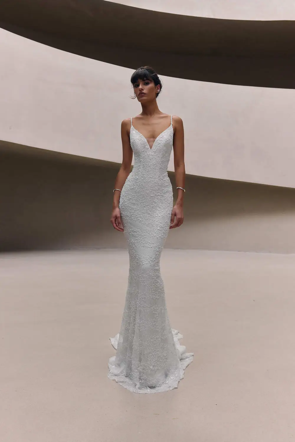 MILLA-NOVA-14047_Elthera-Brautkleid-figurbetont