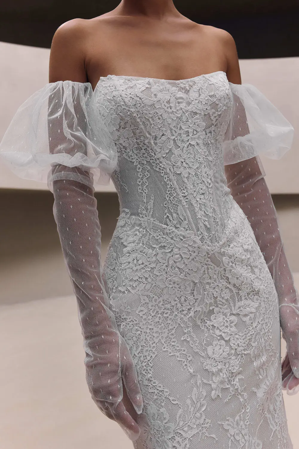 MILLA-NOVA-14175_Olvaria-Brautkleid-figurbetont