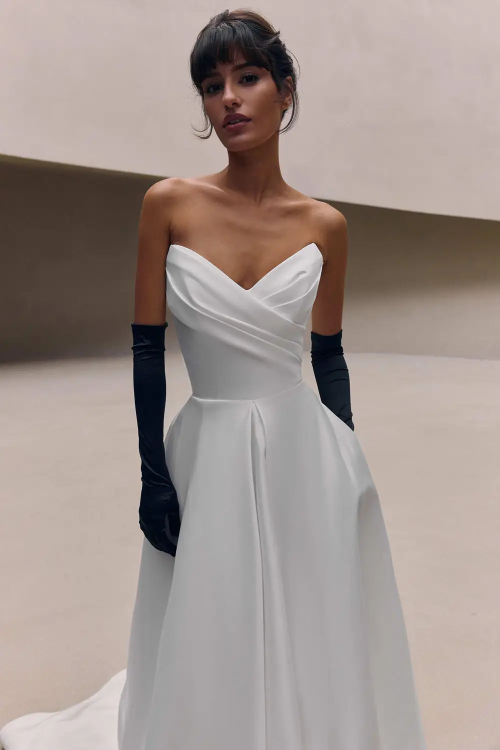 MILLA-NOVA-14222_Teyra-Brautkleid-schlicht-elegant