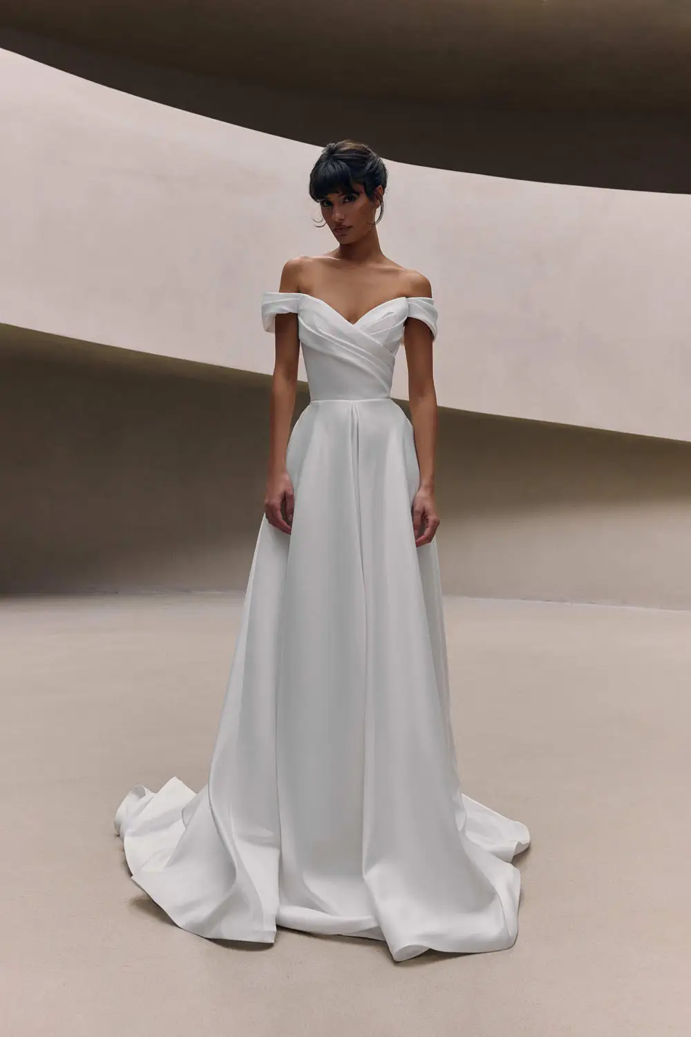 MILLA-NOVA-14224_Teyra-Brautkleid-schlicht-elegant