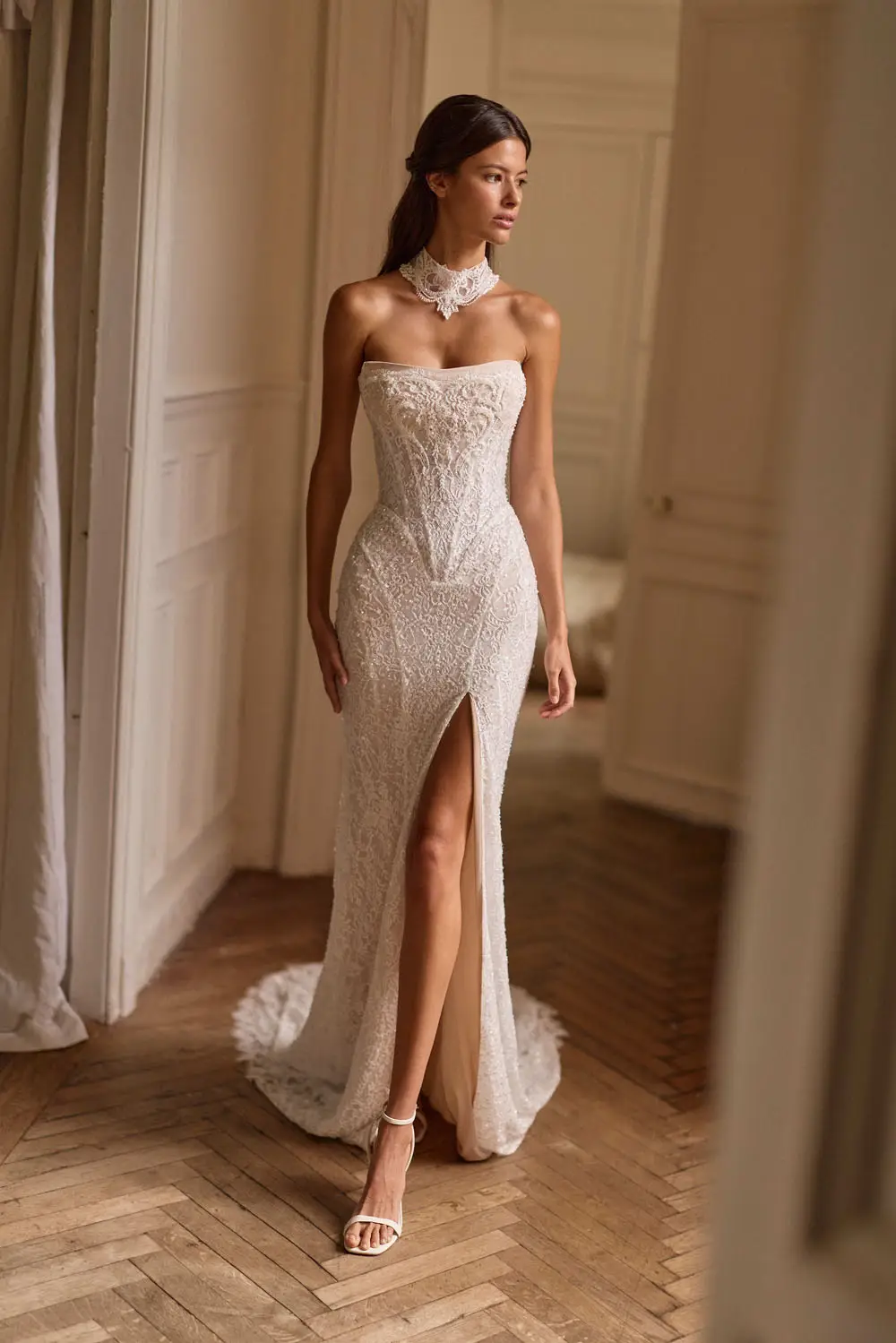 MILLA-NOVA-8754_Bravelle-Brautkleid-figurbetont