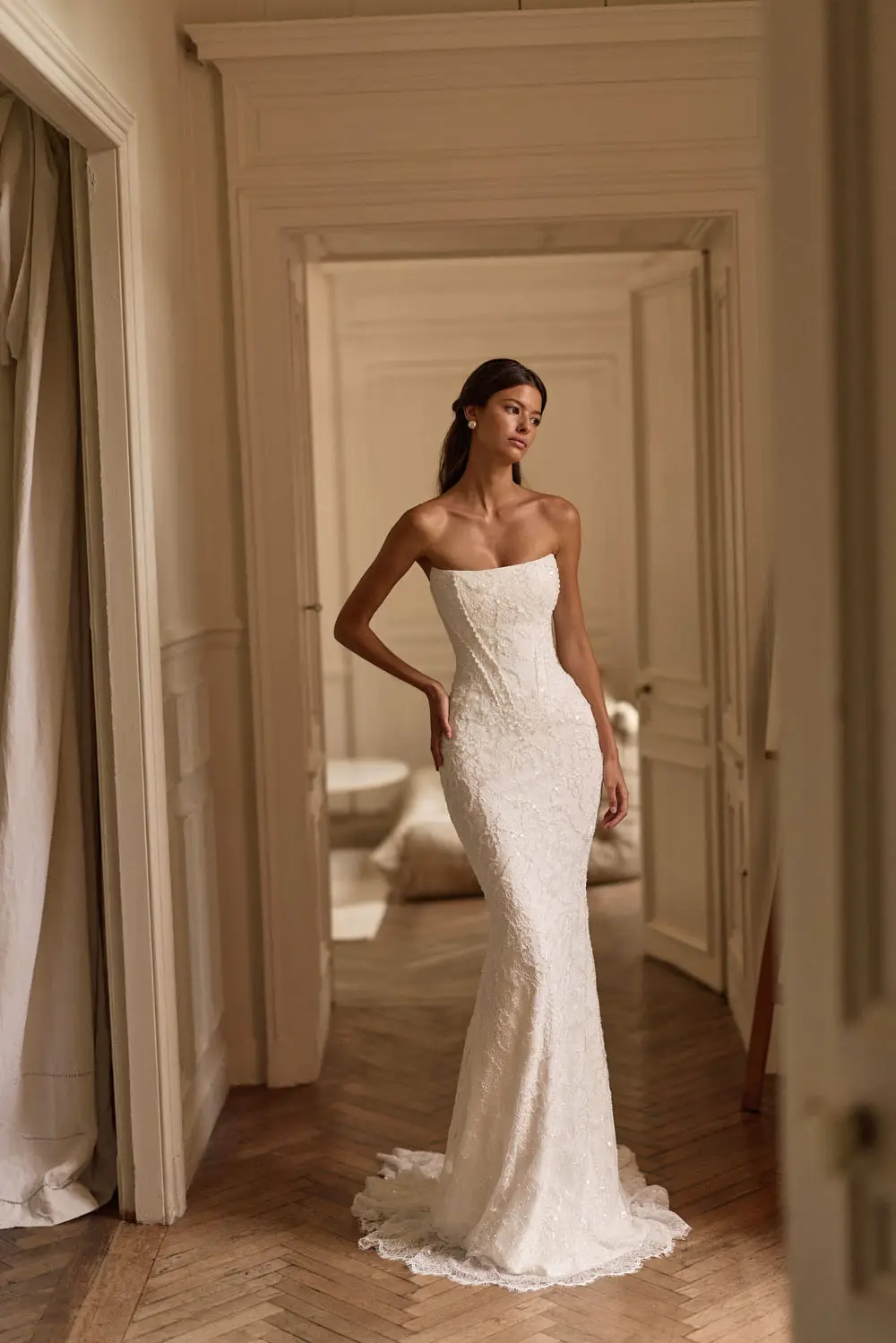 MILLA-NOVA-8808_Evolis-Brautkleid-figurbetont