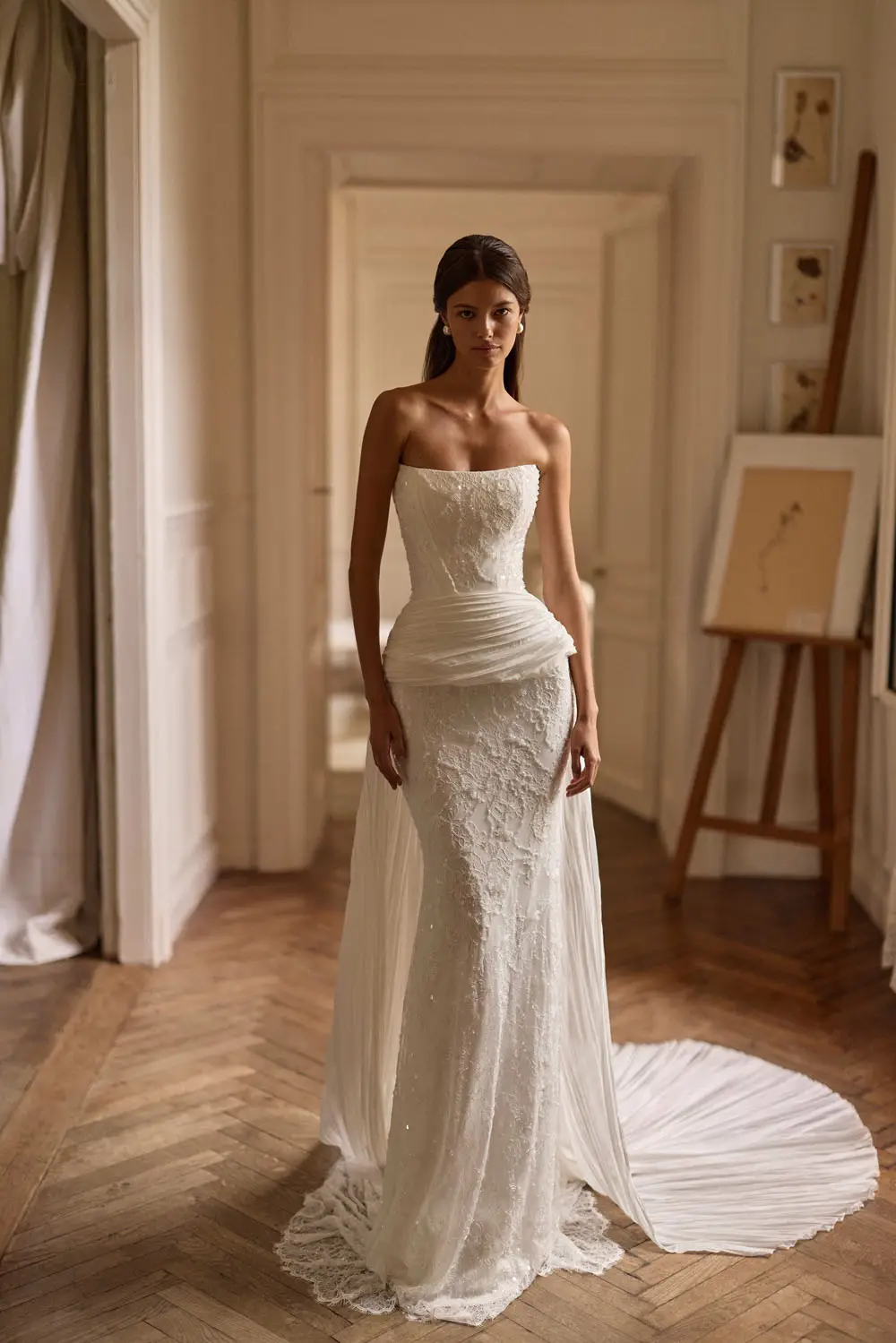 MILLA-NOVA-8809_Evolis-Brautkleid-figurbetont