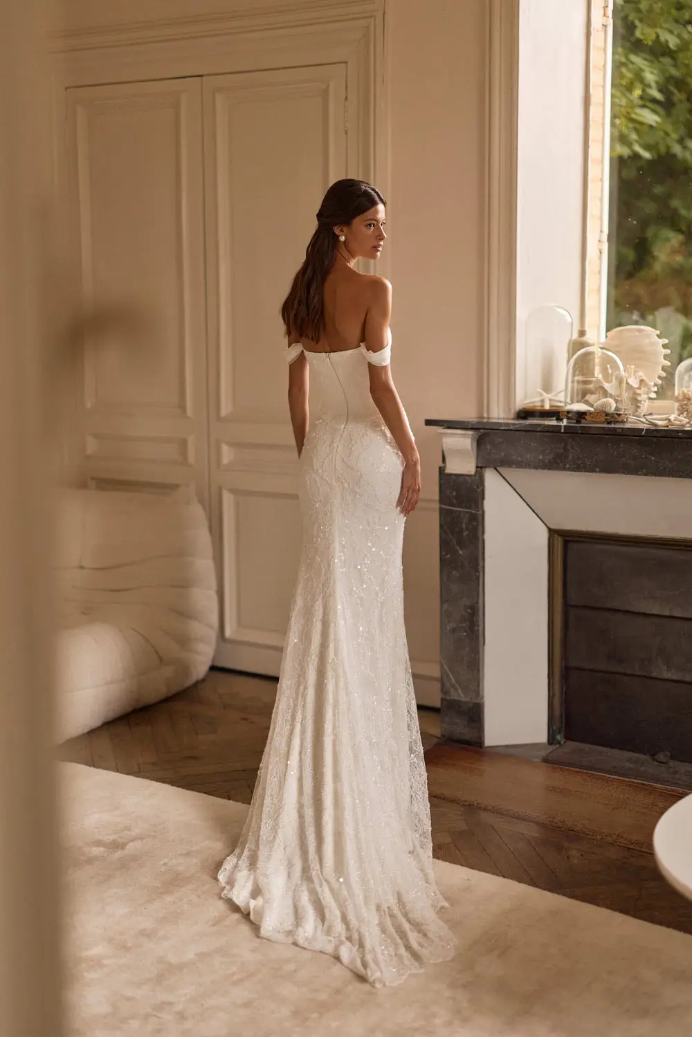 MILLA-NOVA-8810_Evolis-Brautkleid-figurbetont