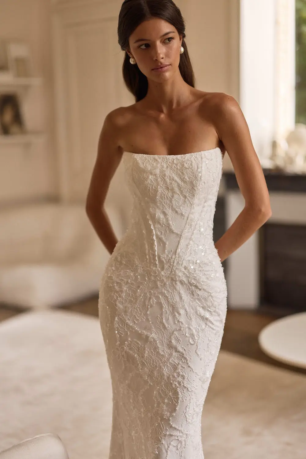 MILLA-NOVA-8812_Evolis-Brautkleid-figurbetont