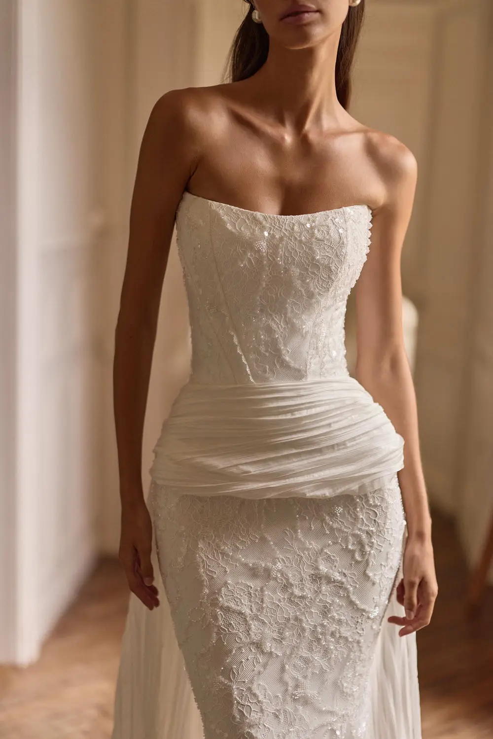 MILLA-NOVA-8813_Evolis-Brautkleid-figurbetont