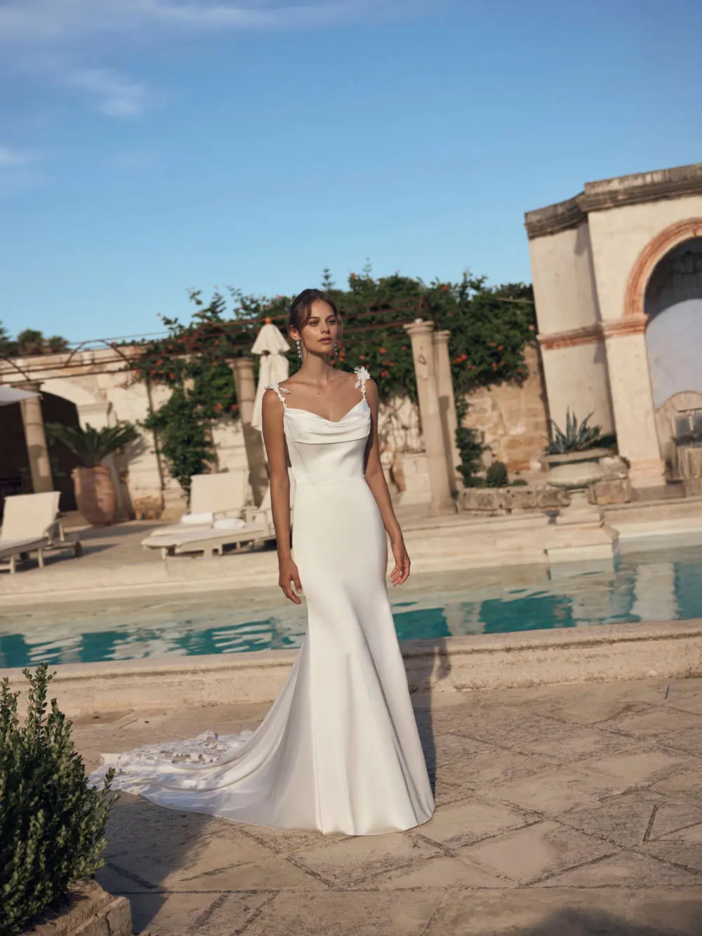 Modeca Manon Brautkleid figurbetont und elegant – Steinecker