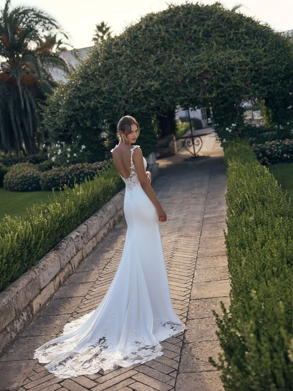 Modeca Manon Brautkleid figurbetont und elegant – Steinecker