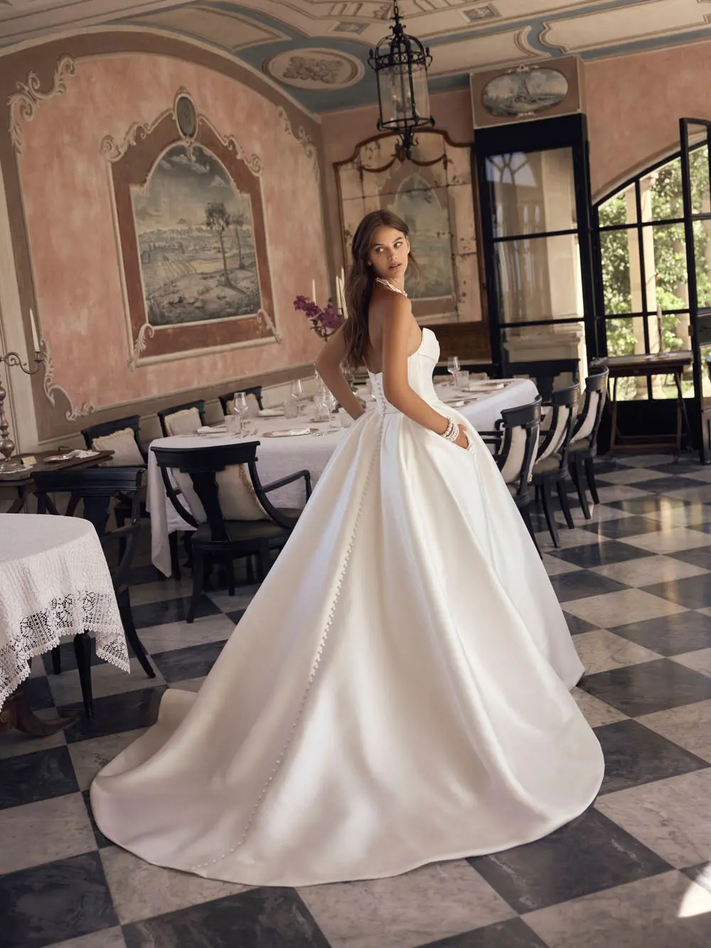 Modeca Mystique Brautkleid elegant und schlicht – Steinecker