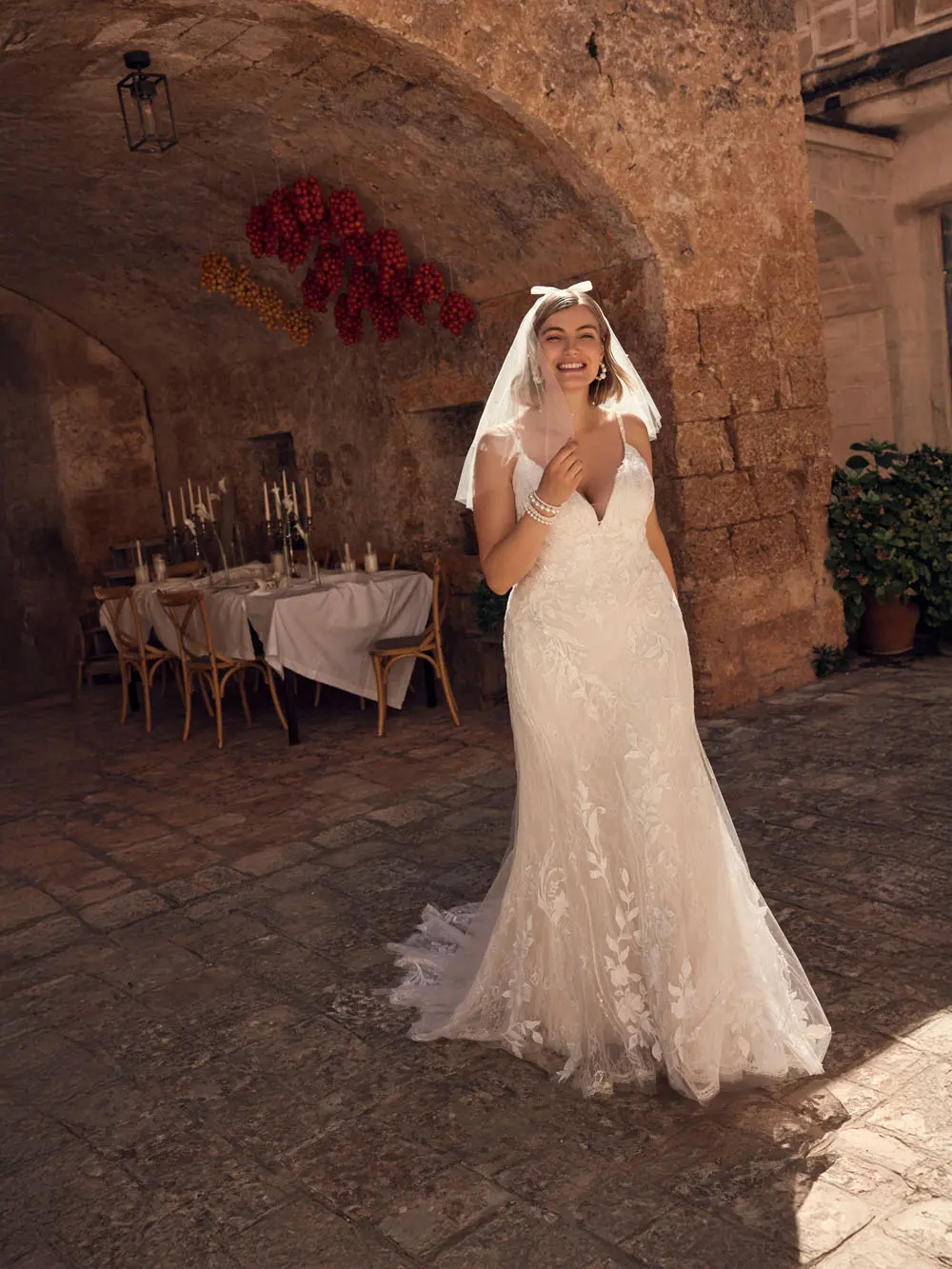 Modeca Nivanna Curvy Brautkleid figurbetont – Steinecker